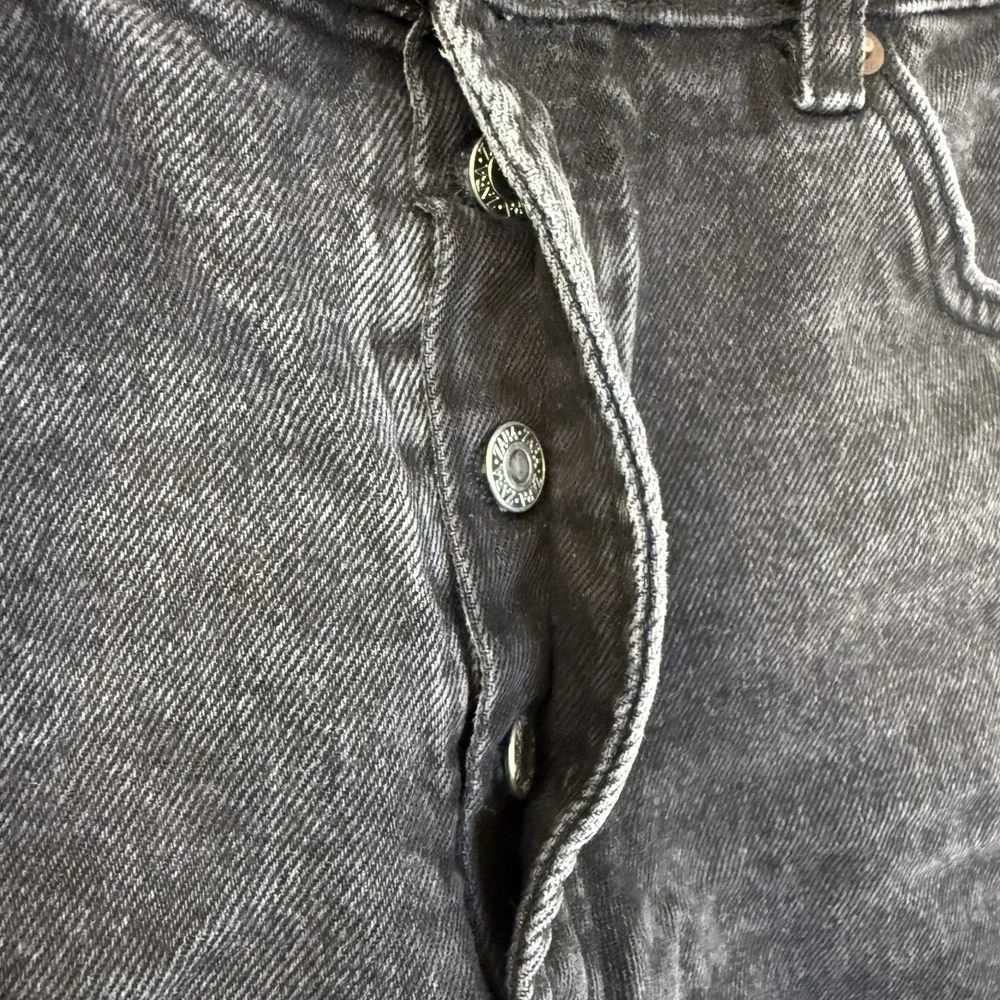 Zara Denim Cut-Off Distressed Raw Hem Pocket Shorts Womens Black Size 10‎